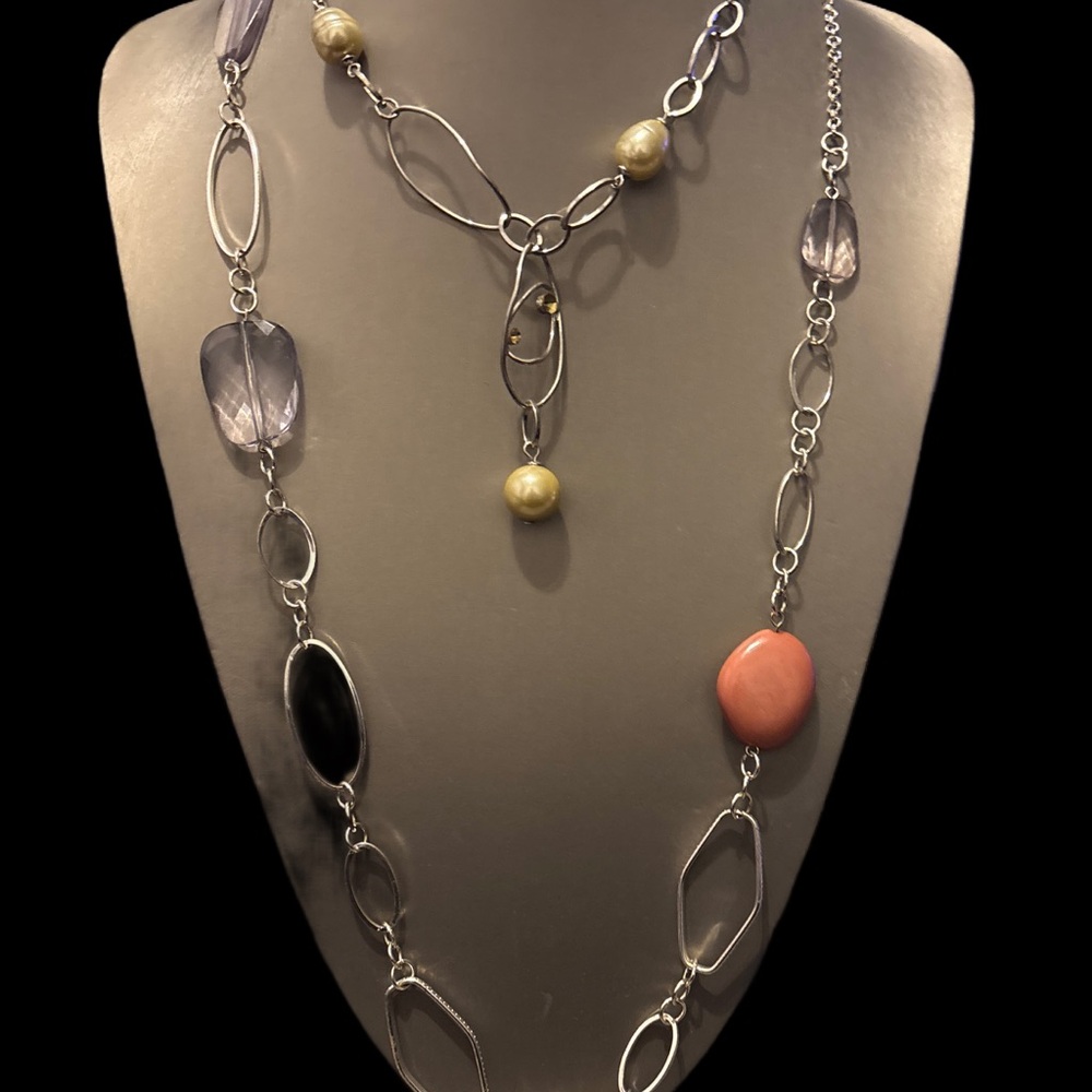 29. Vintage Laying Chain Paired with Faux Pearl & Silver Collar Necklace